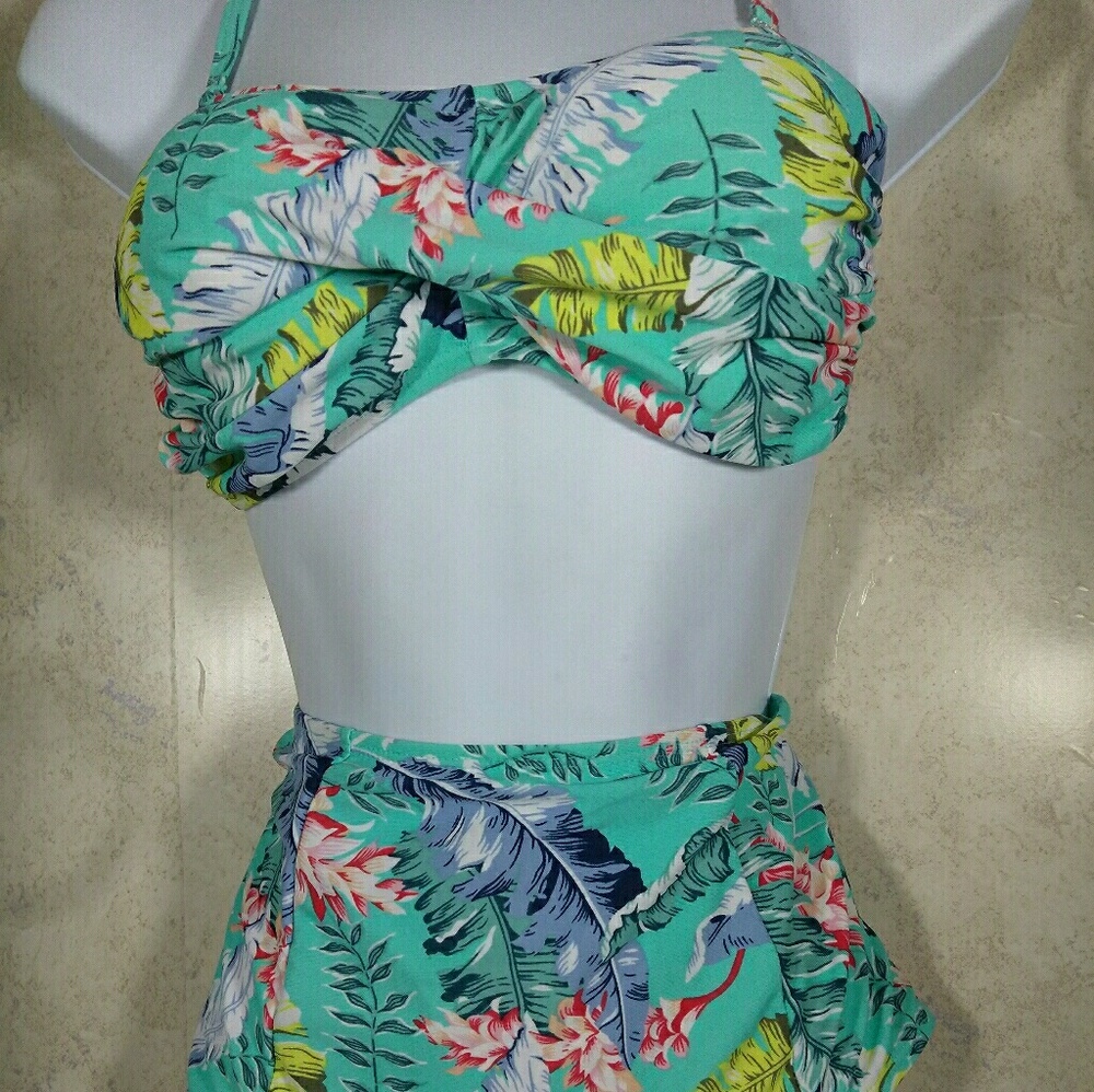 Retro bathing suit pin up tropical